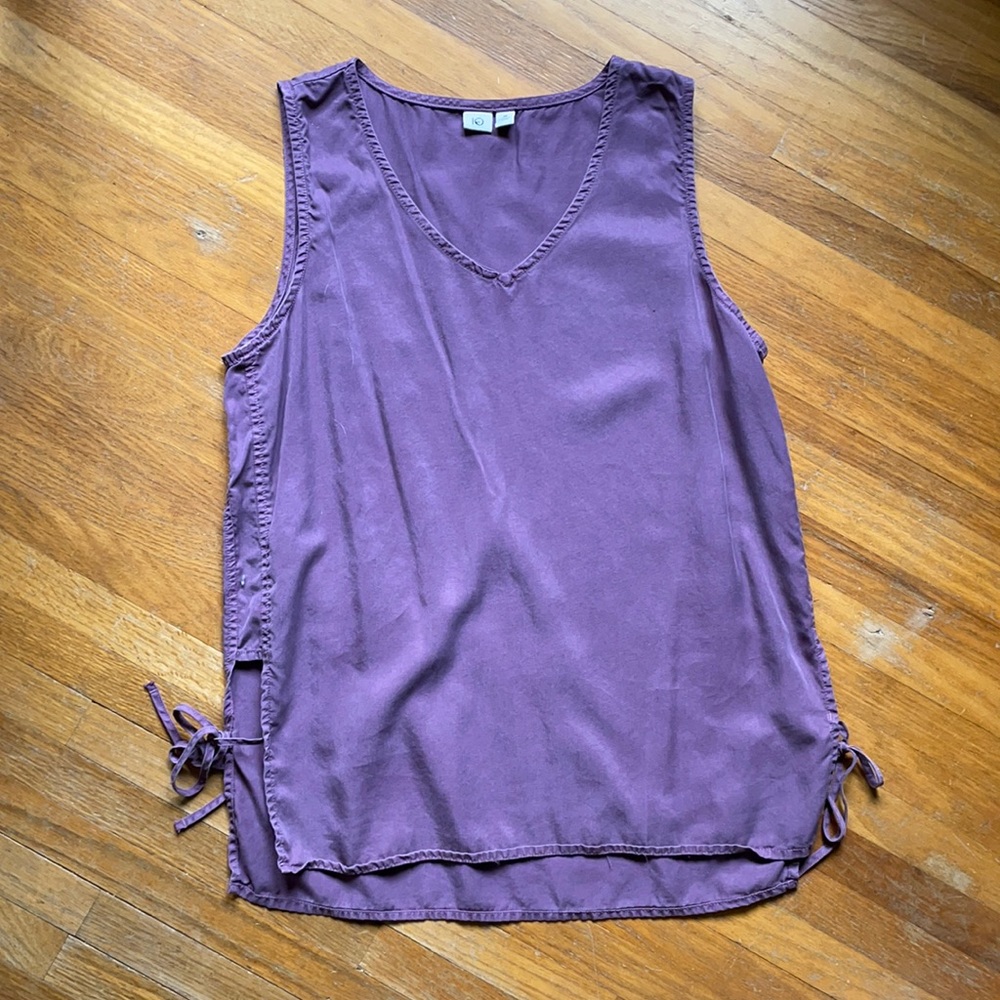 Ten tree tank top